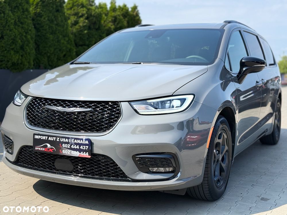 Chrysler Pacifica - 1