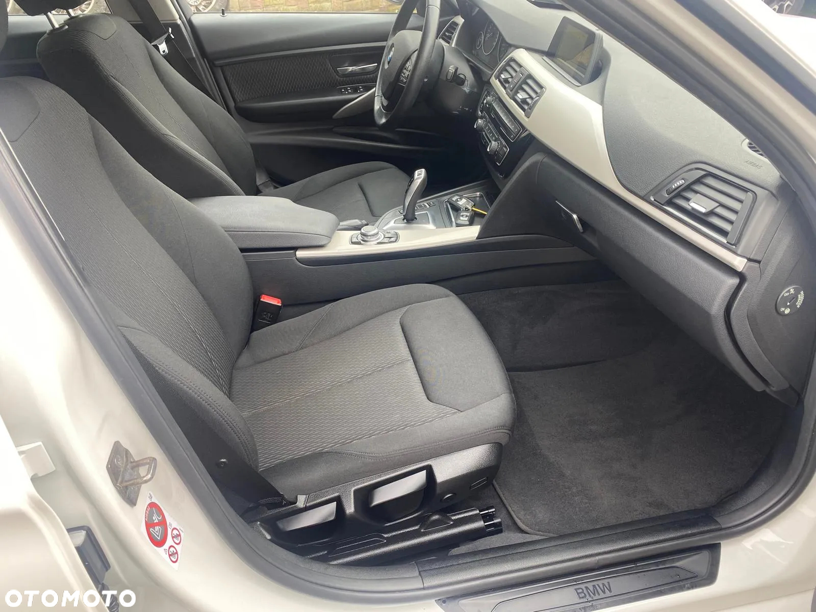 BMW Seria 3 320d Luxury Line - 29