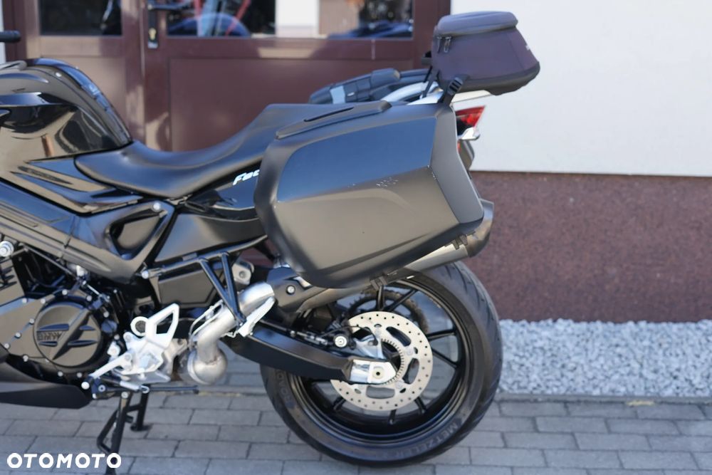 BMW F - 21