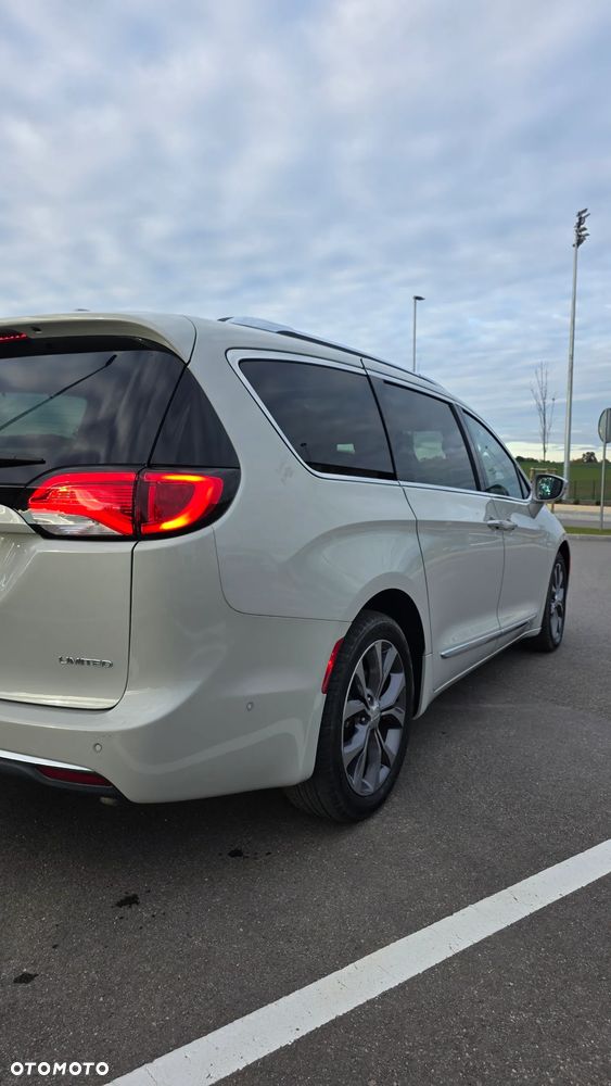 Chrysler Pacifica - 3