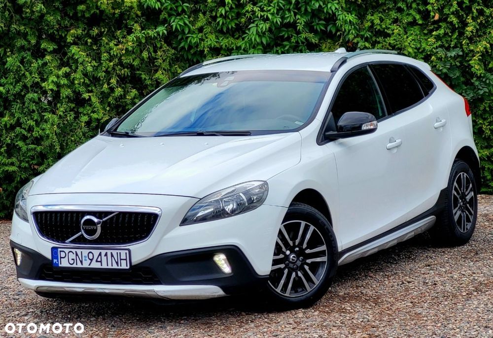 Volvo V40 Cross Country - 1