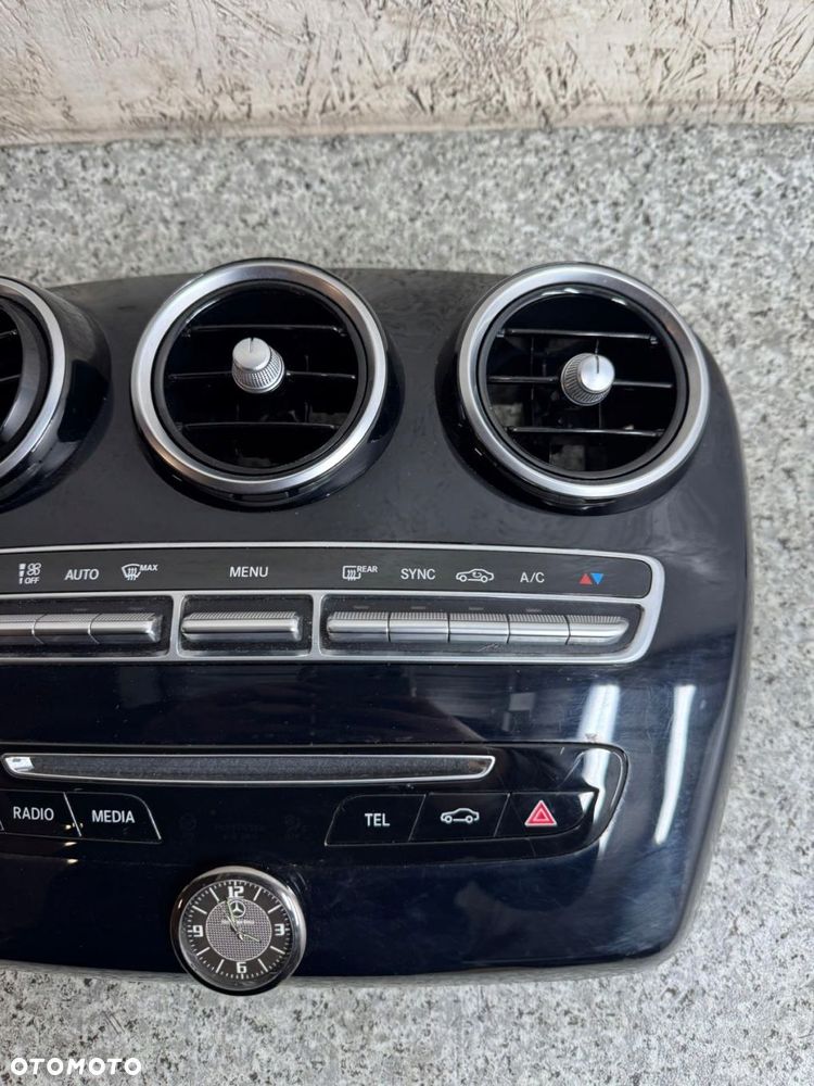 panel klimatyzacji nawigacji radia mercedes c klasa w205 2014-2021 - 9