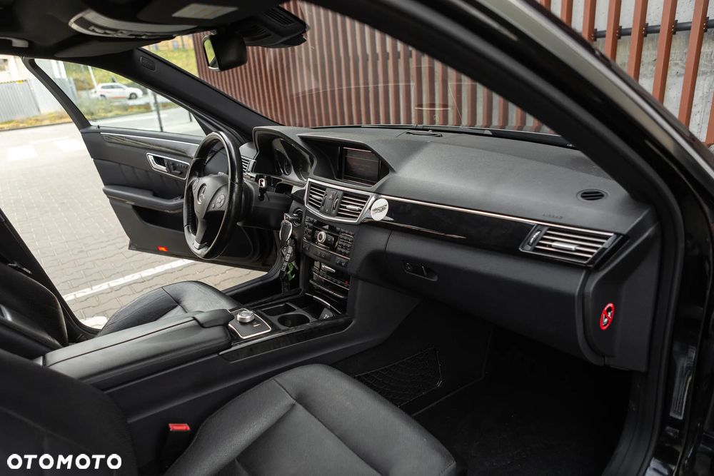 Mercedes-Benz Klasa E 350 CGI BlueEFFICIENCY 7G-TRONIC Avantgarde - 22