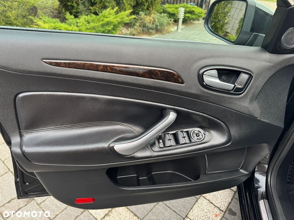 Ford Mondeo 2.0 Ghia - 11