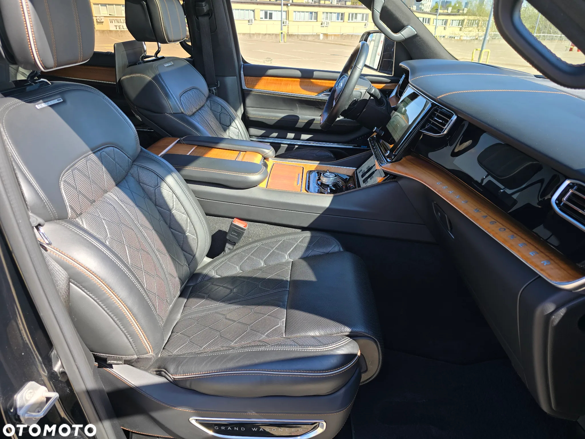 Jeep Wagoneer - 24