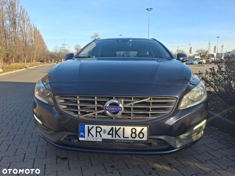 Volvo V60 D3 Drive-E Momentum - 1