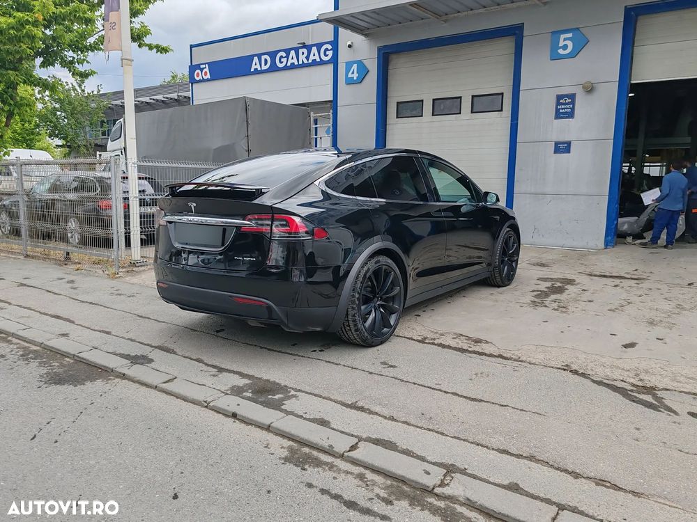 Tesla Model X - 31