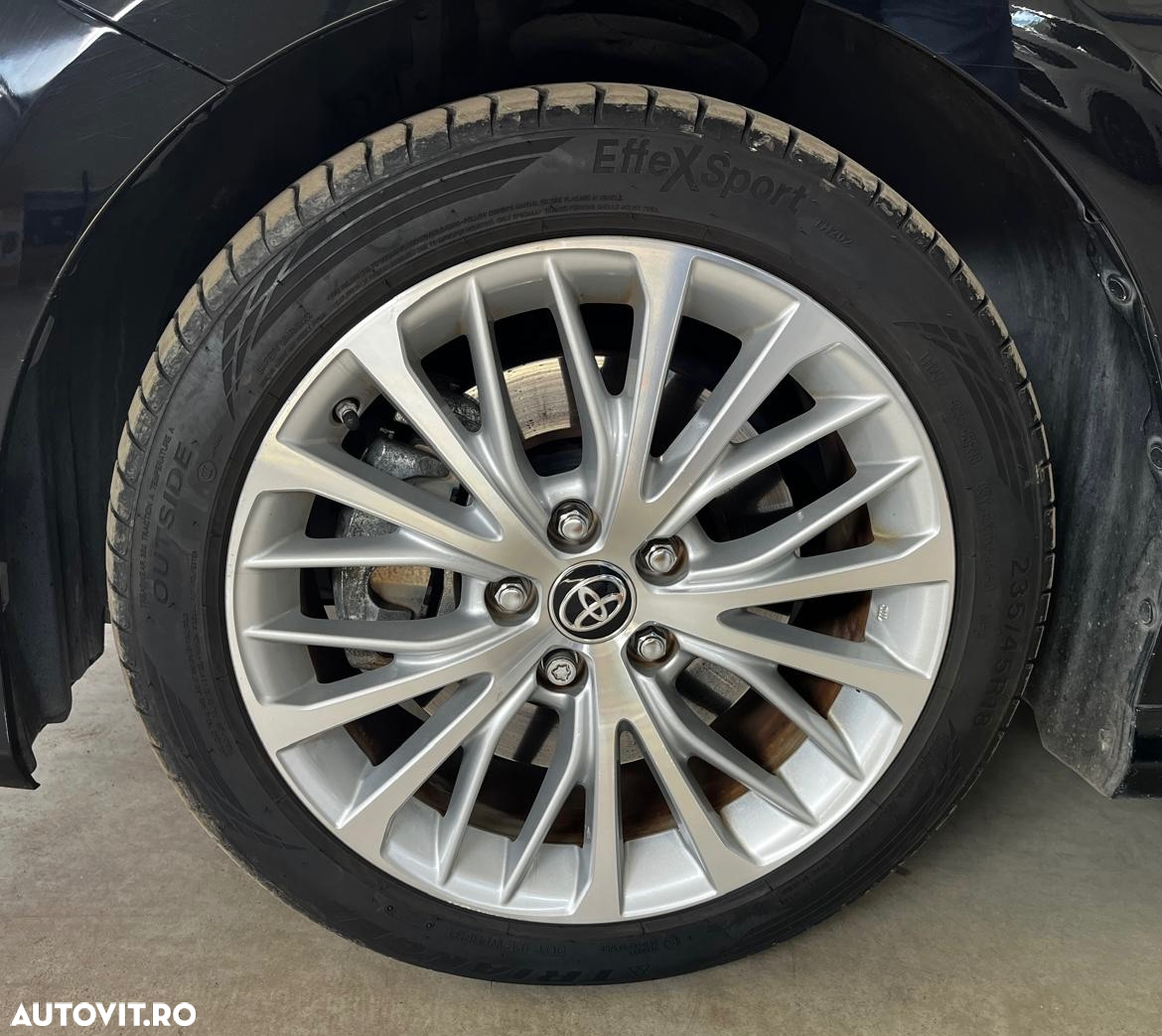 Toyota Camry 2.5 HEV Executive - 29