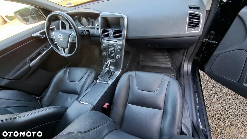 Volvo XC 60 T6 AWD Geartronic Momentum - 8