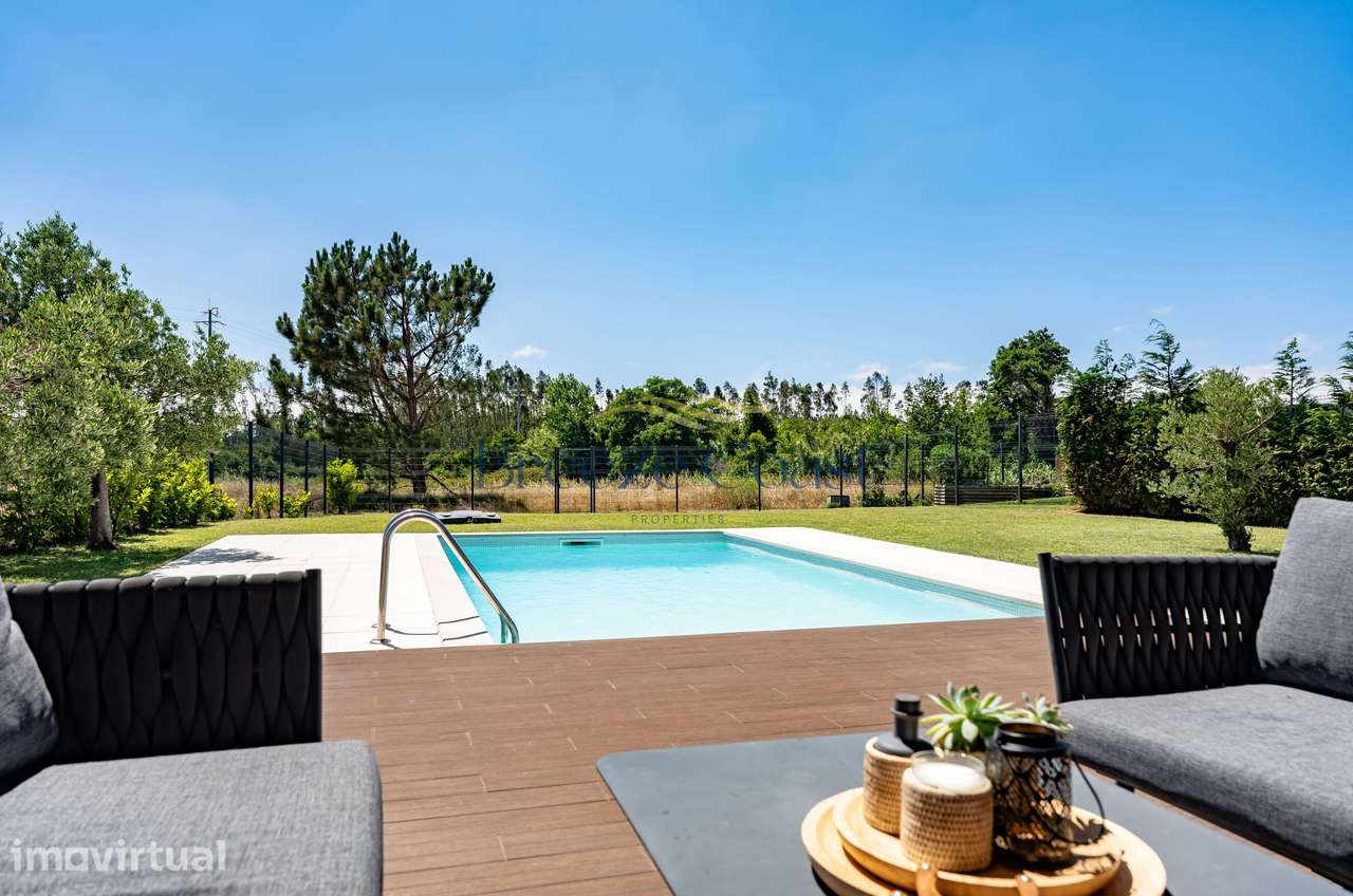 Moradia T4 Contemporânea com Piscina e Vista Desafogada - Grande imagem: 3/38