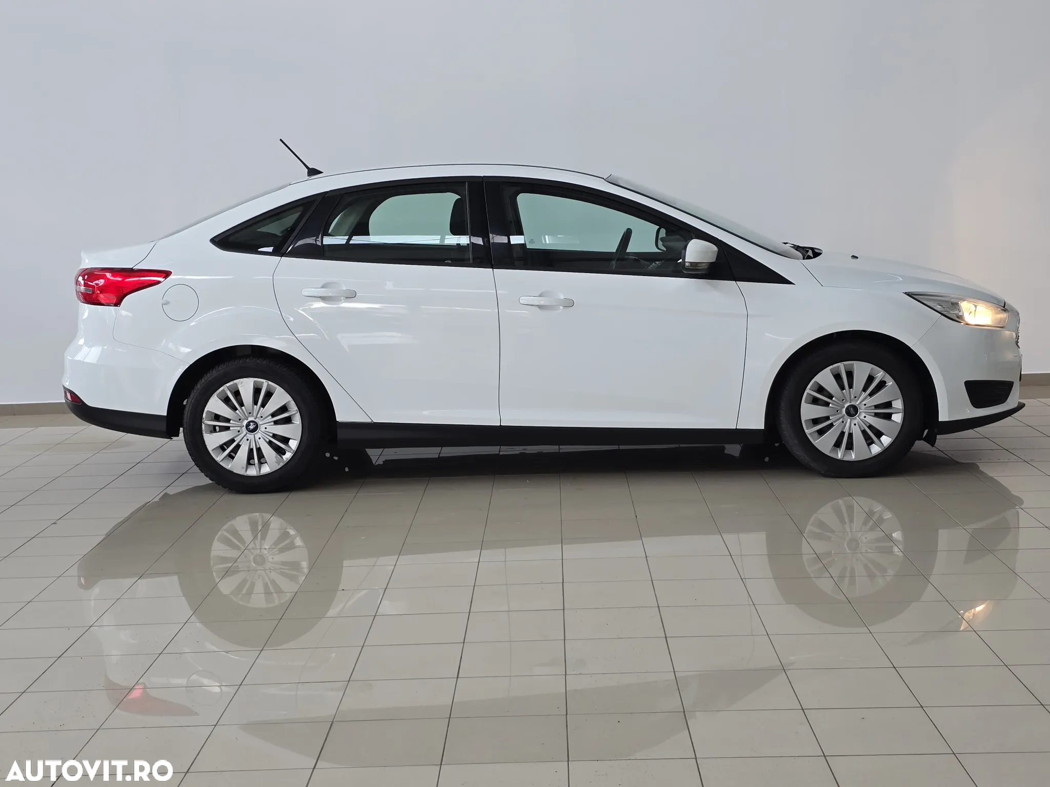 Ford Focus 1.0 EcoBoost Trend - 11
