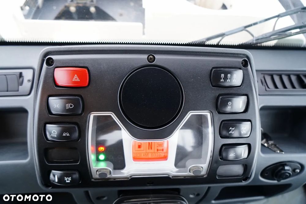 Terex TLB 990 /  KOPARKO-ŁADOWARKA / KOMPLET ŁYŻEK /  3 300  MTH / - 31