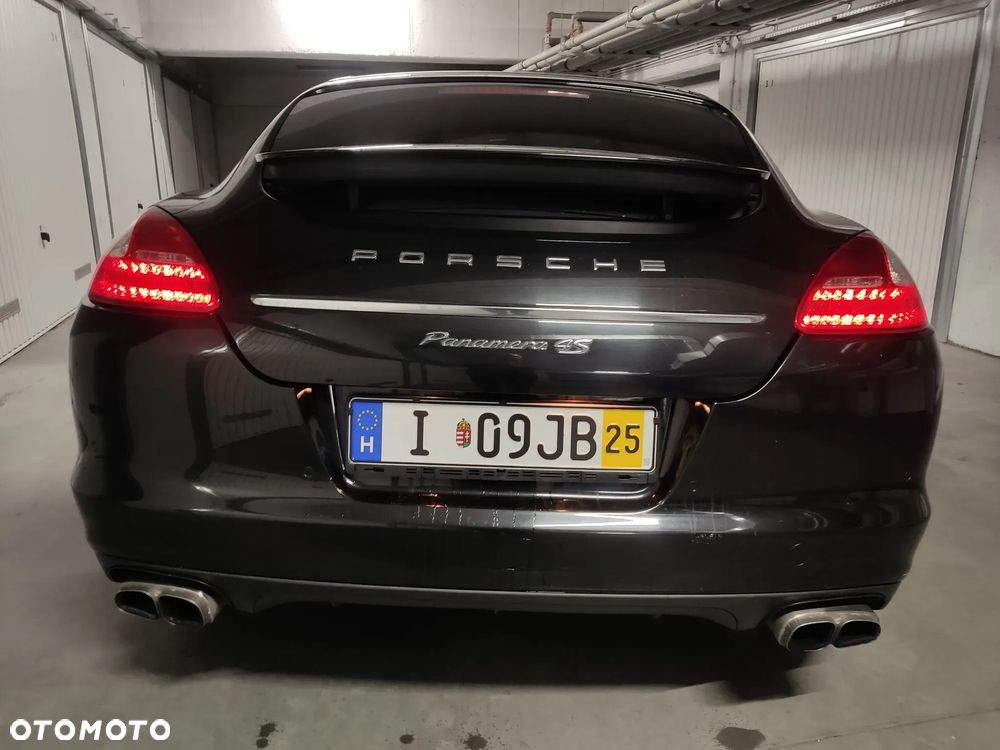 Porsche Panamera 4S PDK - 31