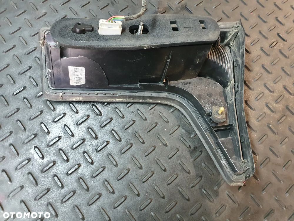 LAMPA LEWY TYŁ W KLAPIE CITROEN C5 II  89032711 EUROPA - 4