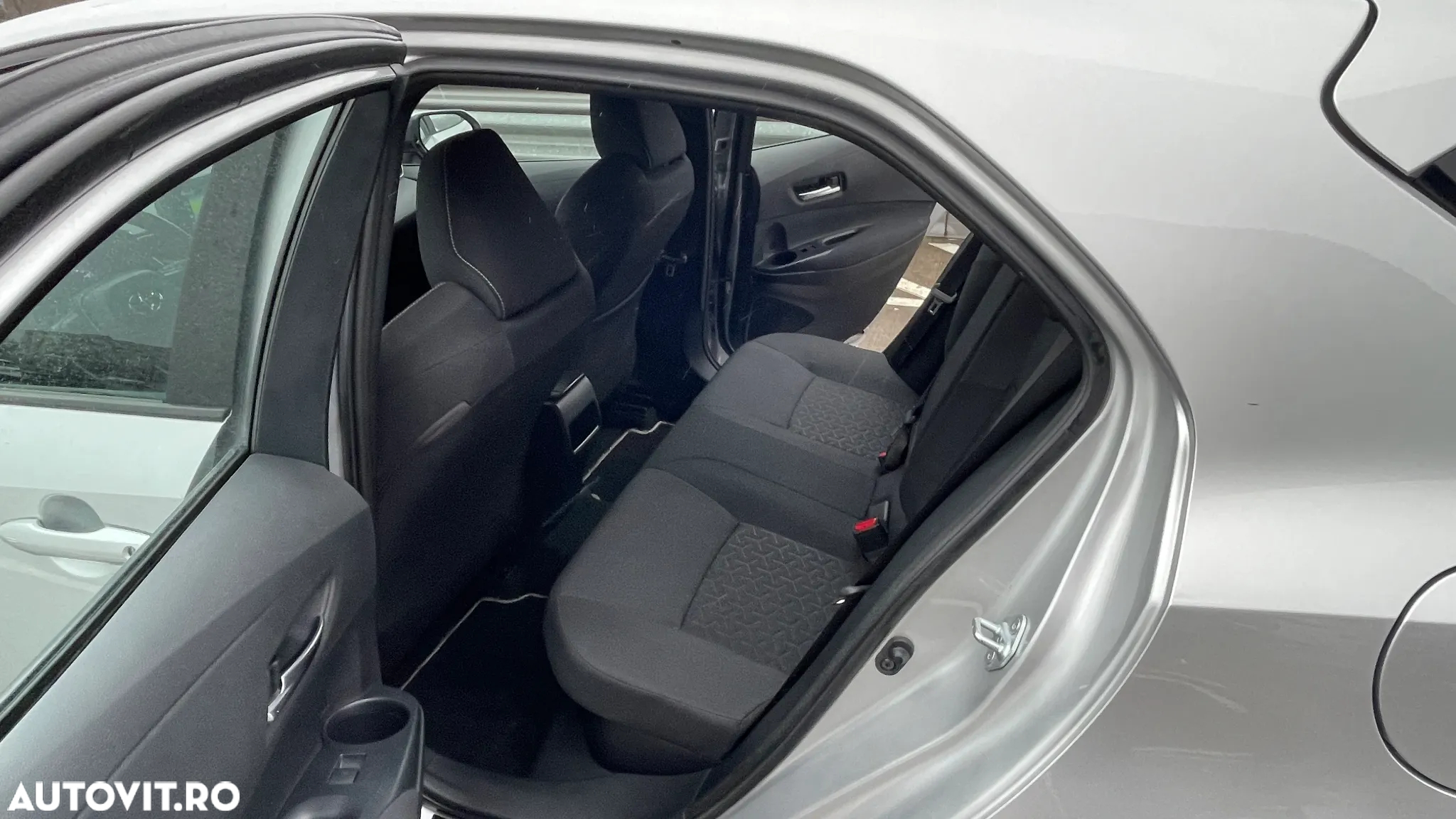 Toyota Corolla 1.8 Hybrid Comfort - 12