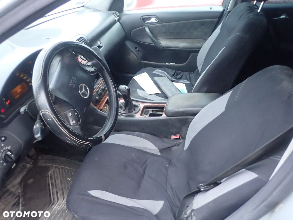 CZĘŚCI - Mercedes C-klasa W203 2,2CDI 116KM 611.962 KOMBI SKRZYNIA 716.604 2002r. INDEX 8608 - 7