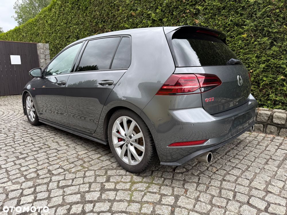 Volkswagen Golf - 2