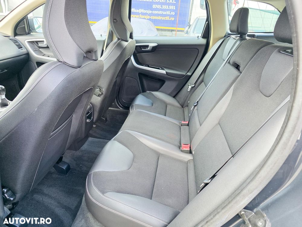 Volvo XC 60 D3 AWD Momentum - 10