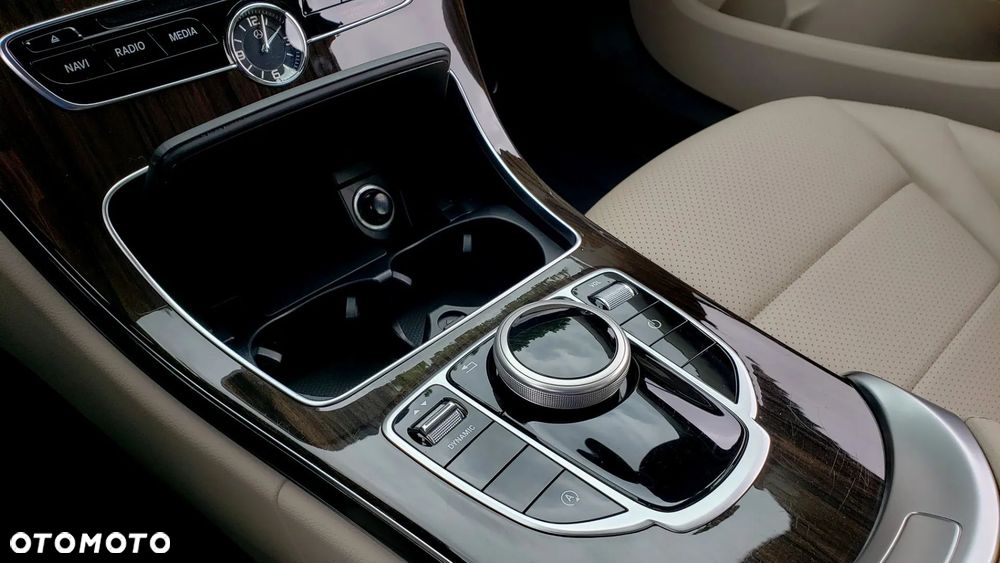 Mercedes-Benz Klasa C 300 9G-TRONIC AMG Line - 16