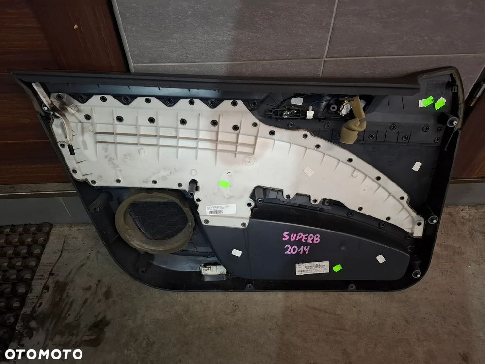 Boczek drzwi prawy przód Skoda Suoerb II lift 2014 rok skóra - 5