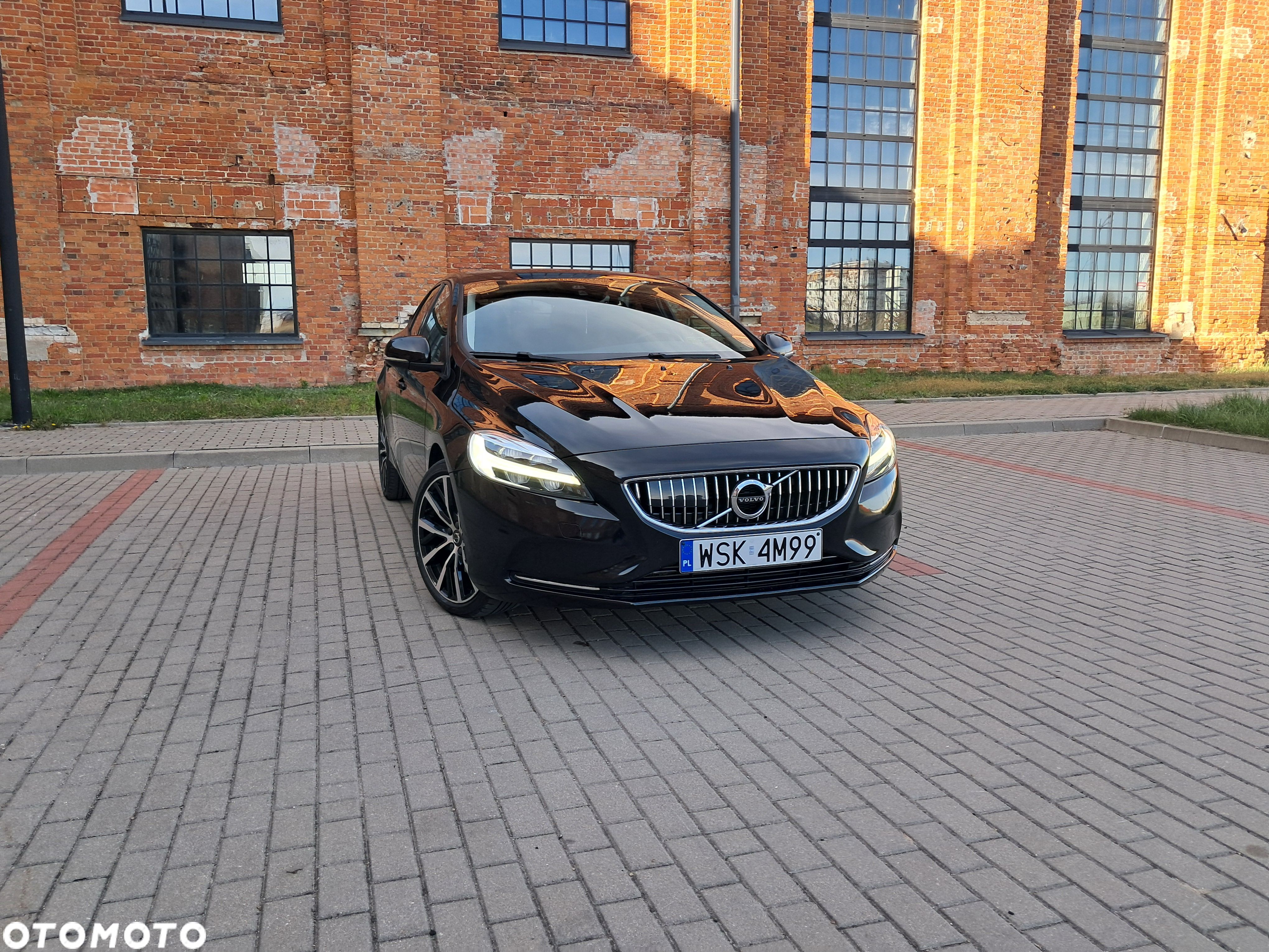 Volvo V40 T2 Momentum - 1