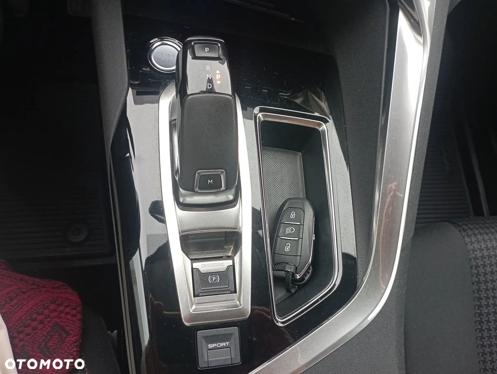 Peugeot 3008 1.2 PureTech Active S&S EAT6 - 22