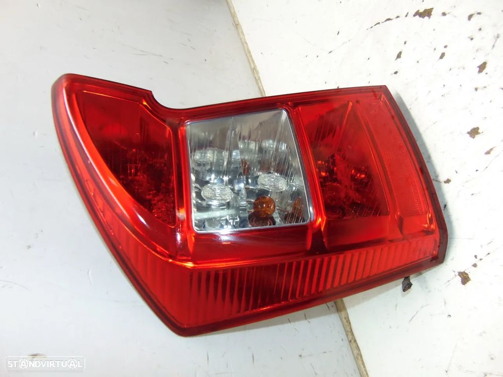 Kia Carens farolim - 2