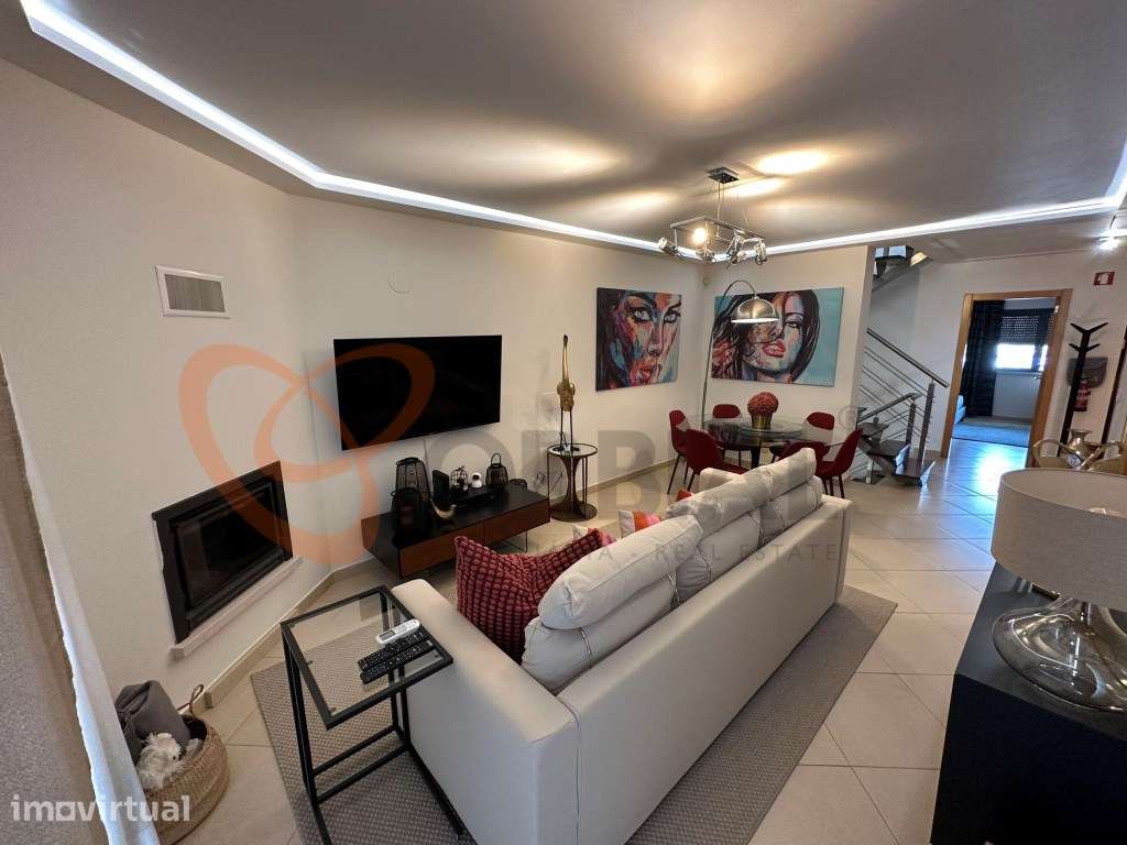 Moradia para venda com 5 quartos mobilada e com piscina e garagem e... - Grande imagem: 2/45