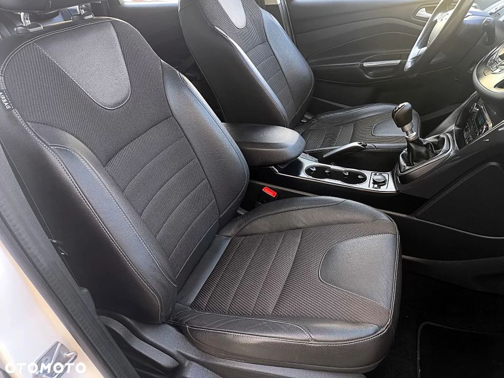Ford Kuga 2.0 TDCi 2x4 Titanium - 3
