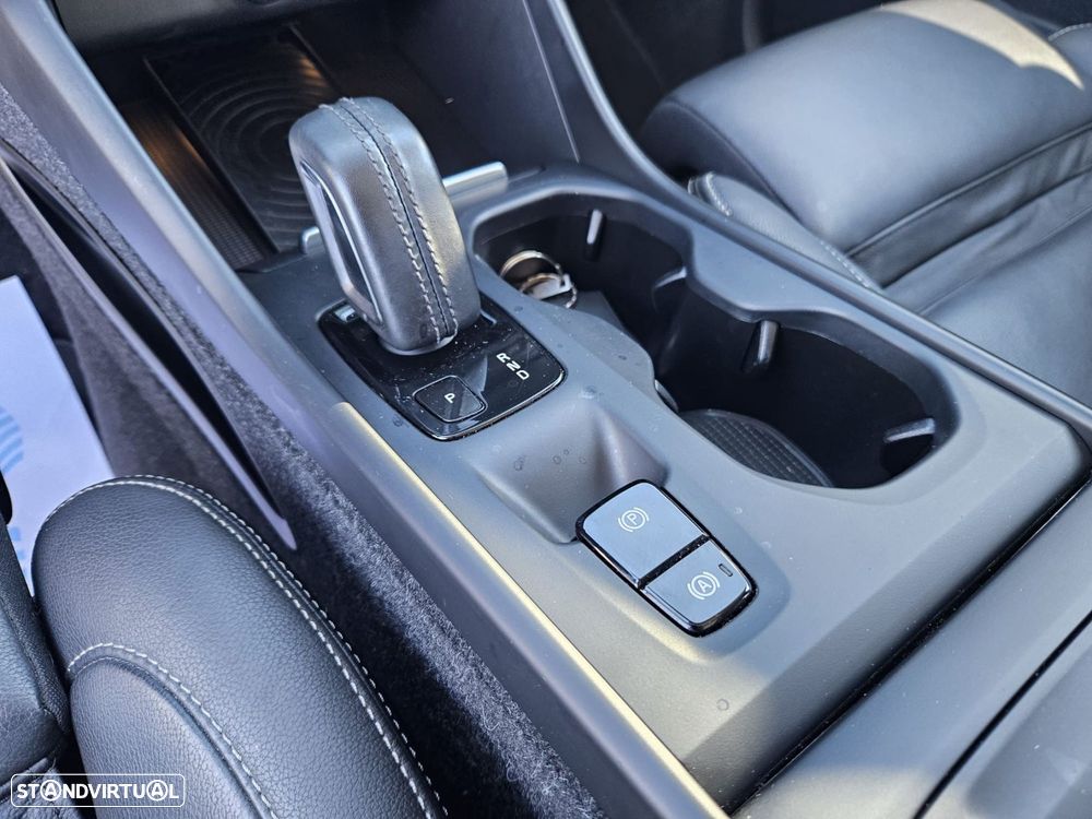 Volvo XC 40 D4 AWD Geartronic Momentum Pro - 38