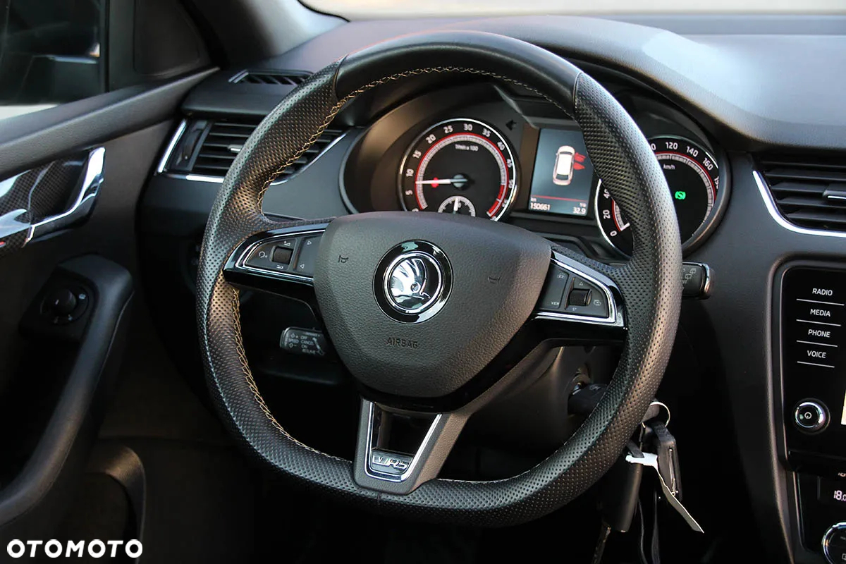 Skoda Octavia 2.0 TDI DSG RS - 33