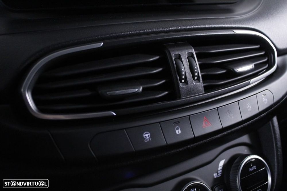 Fiat Tipo Station Wagon Cross 1.0 GSE T3 Cross - 28