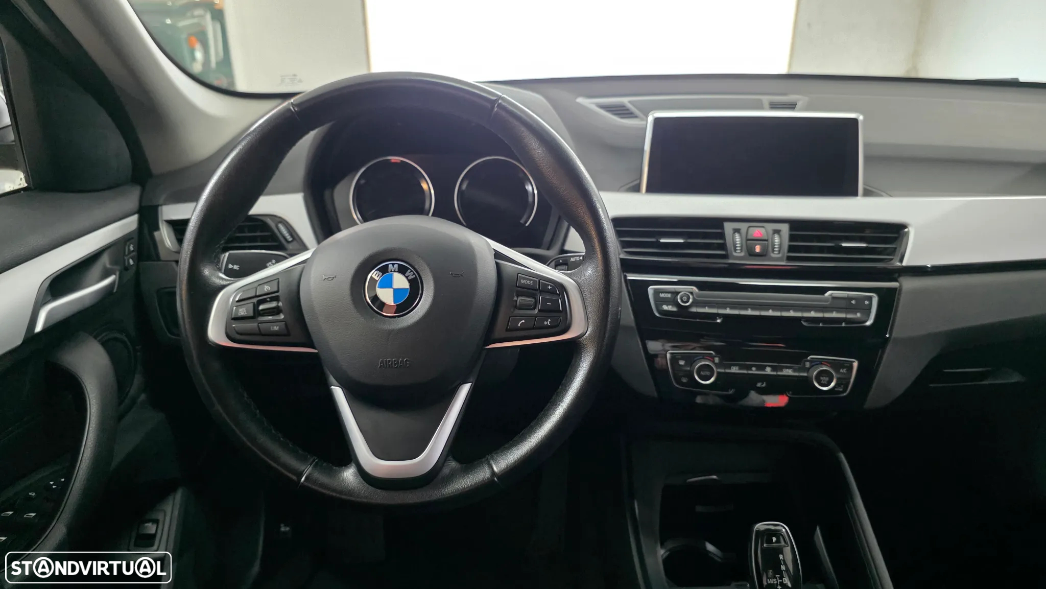 BMW X1 16 d sDrive Auto Line Sport - 17