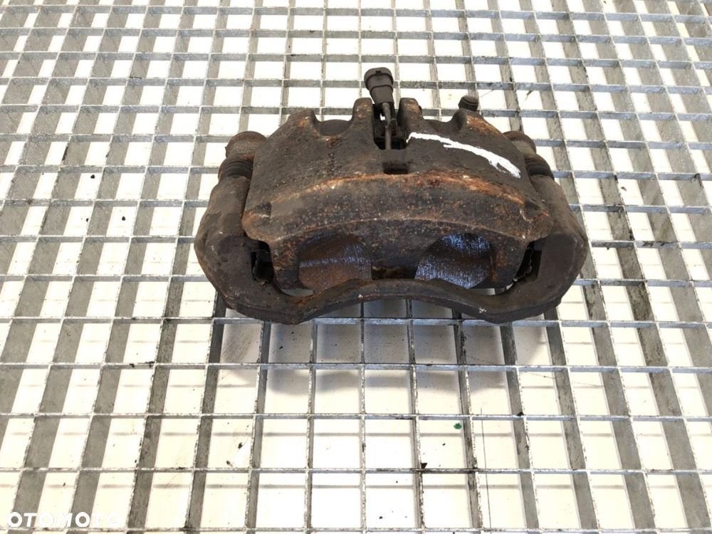 ZACISK PRAWY PRZÓD - 147.00 PLN - IVECO DAILY VI Platforma / podwozie 2014 - 2022 35S15, 35C15, - 2