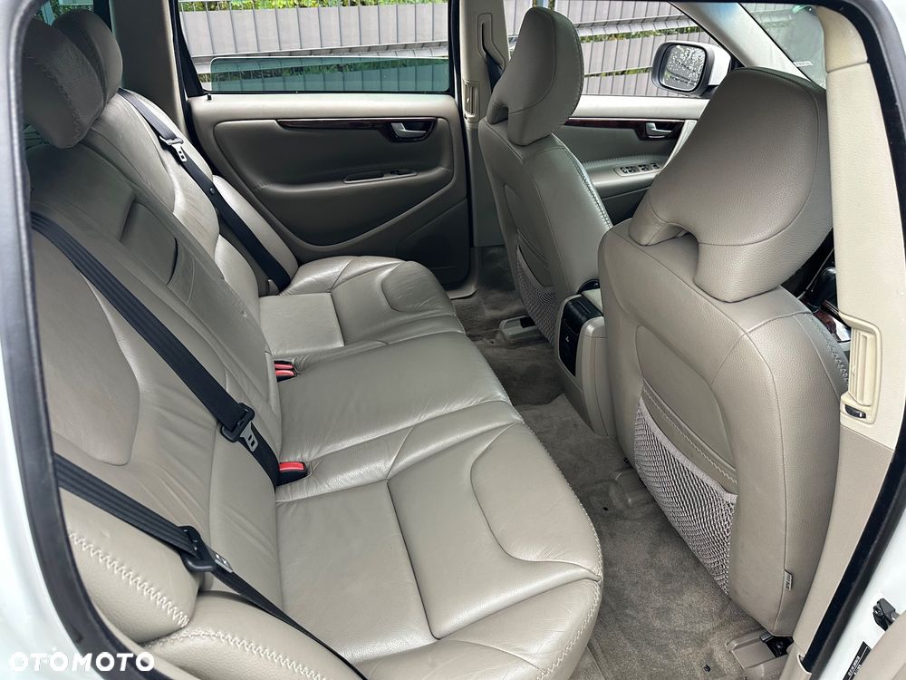 Volvo XC 70 AWD Momentum - 25