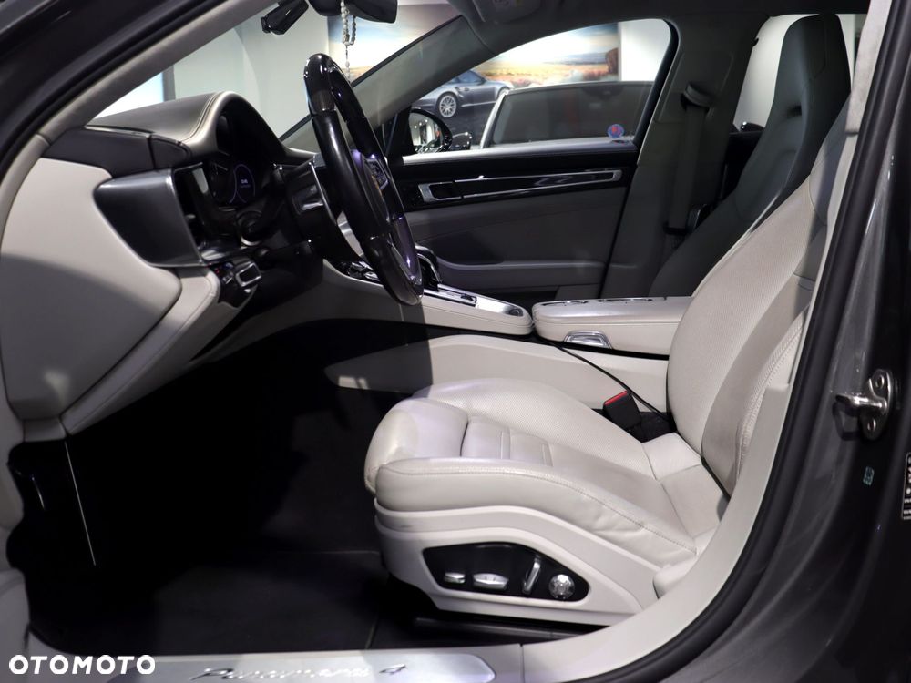 Porsche Panamera 4 E-Hybrid - 17