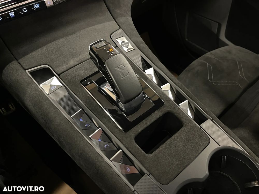 DS Automobiles DS 7 Crossback 1.6 PHeV AWD 300 EAT8 PERFORMANCE LINE + - 30