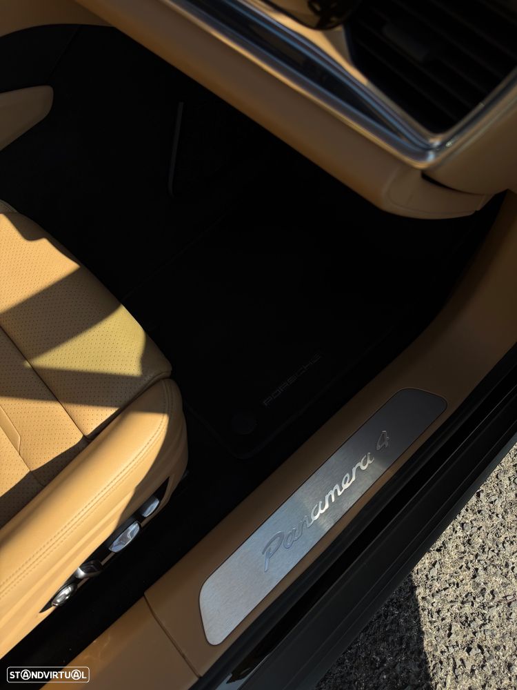 Porsche Panamera 4 E-Hybrid - 12