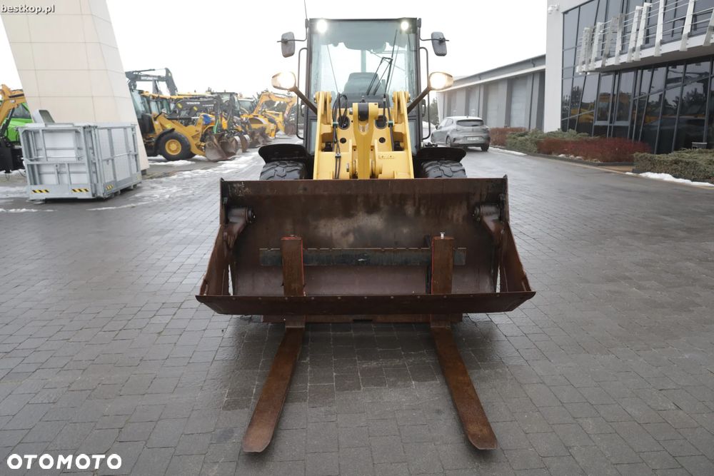 Caterpillar CAT 906M - 17