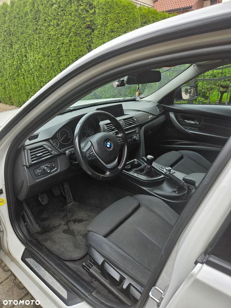BMW Seria 3 318d Sport Line - 10