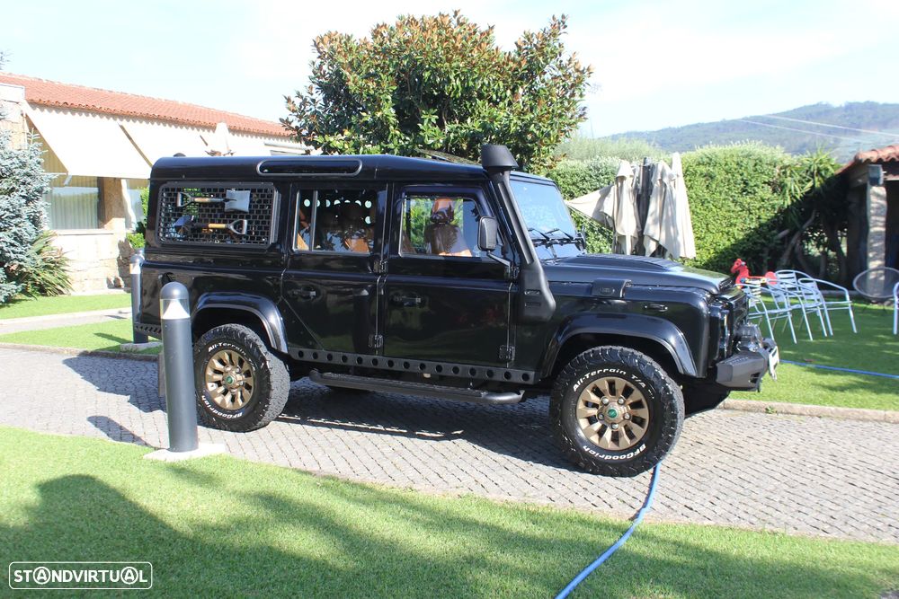 Land Rover Defender 110 Black Pearl Limited Edition - 8