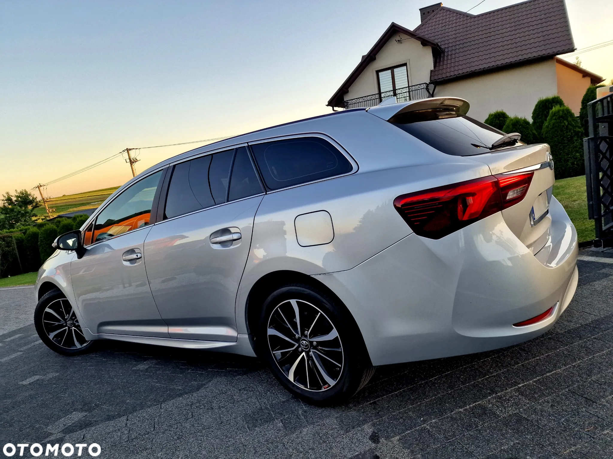 Toyota Avensis 2.0 D-4D Premium - 3