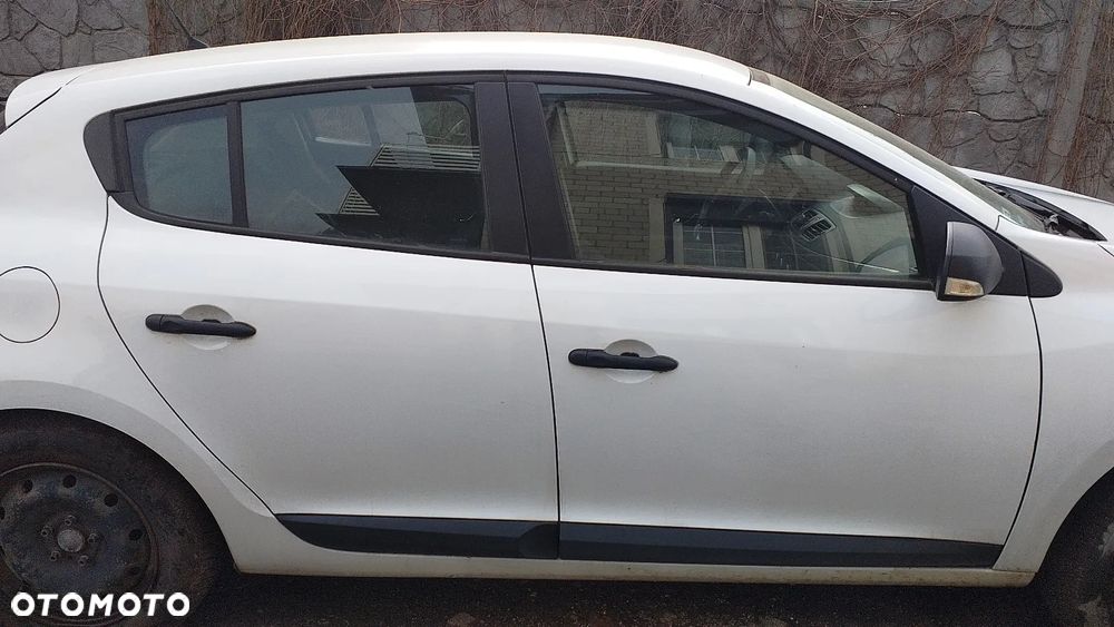 Szyba czołowa drzwi Renault Megane III Lift 5D HB - 6