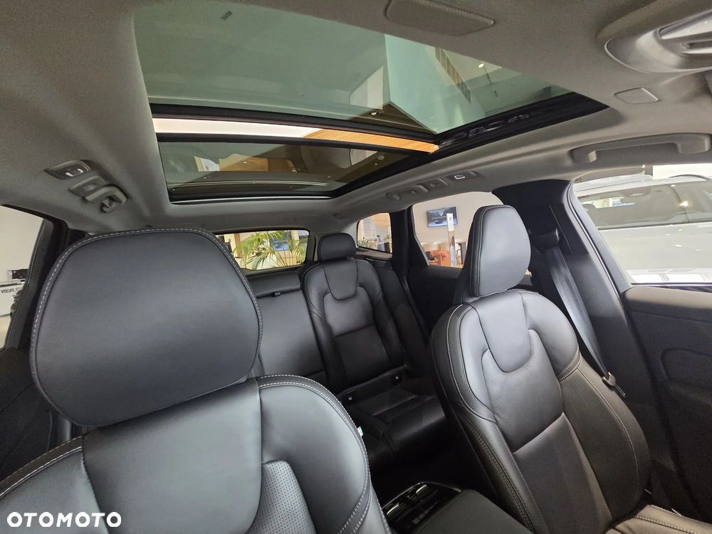 Volvo XC 60 B5 B AWD Ultimate Dark - 21