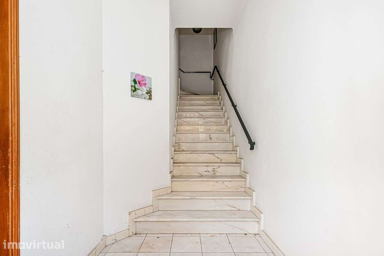 Apartamento T3 com garagem, centro de Lagoa - Grande imagem: 2/20