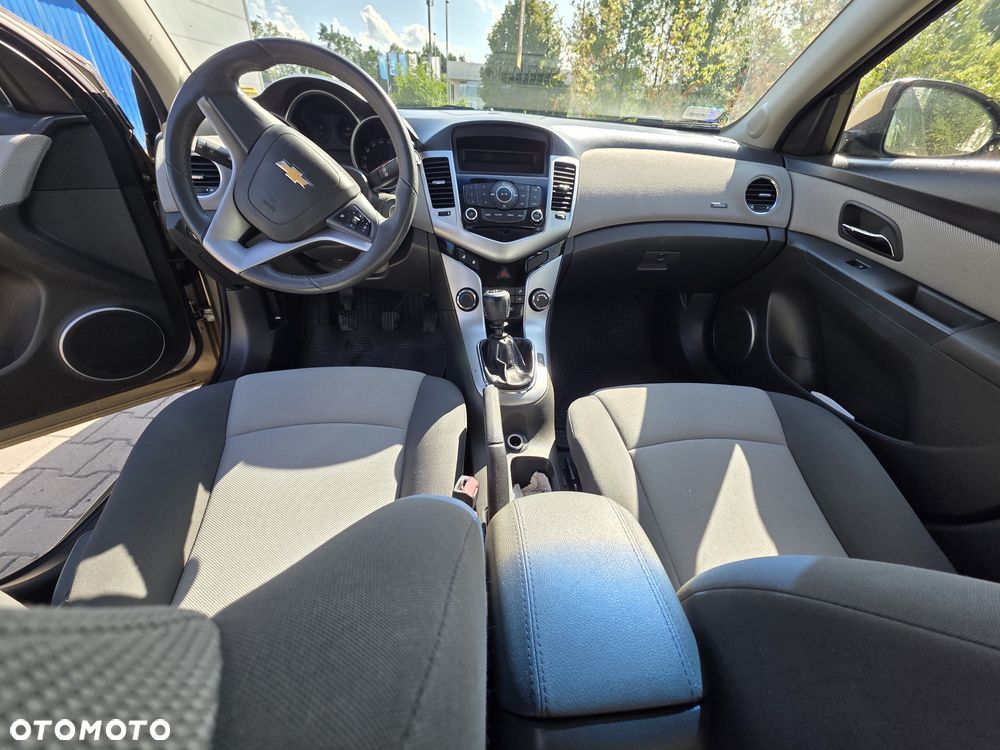 Chevrolet Cruze 1.6 LS - 6