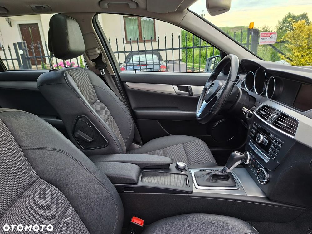 Mercedes-Benz Klasa C 180 CGI Automatik BlueEFFICIENCY Avantgarde - 19