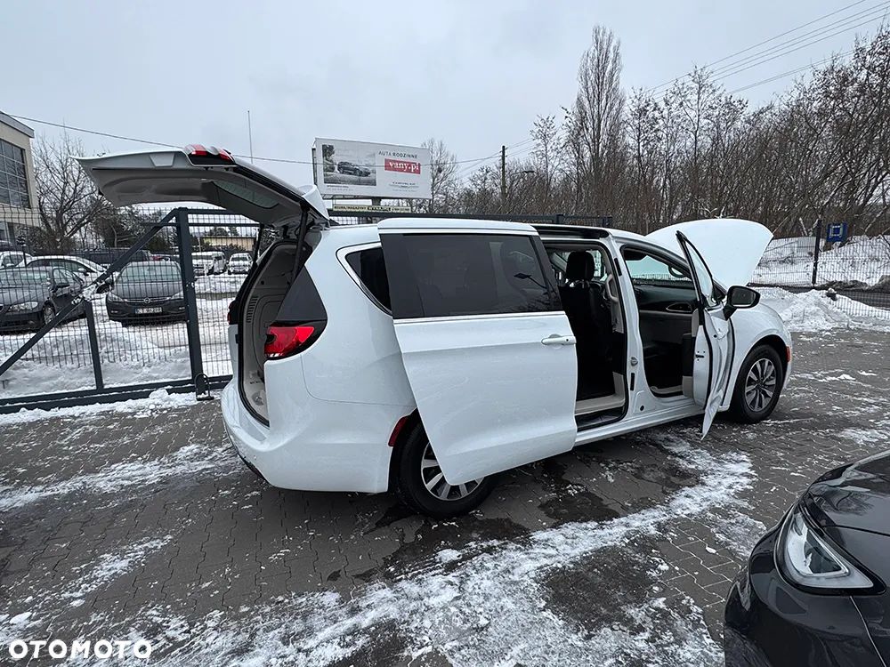 Chrysler Pacifica - 28