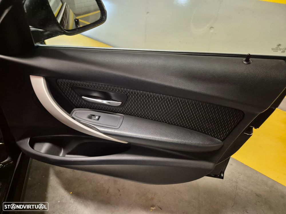 BMW 318 d Touring Auto Line Sport - 42