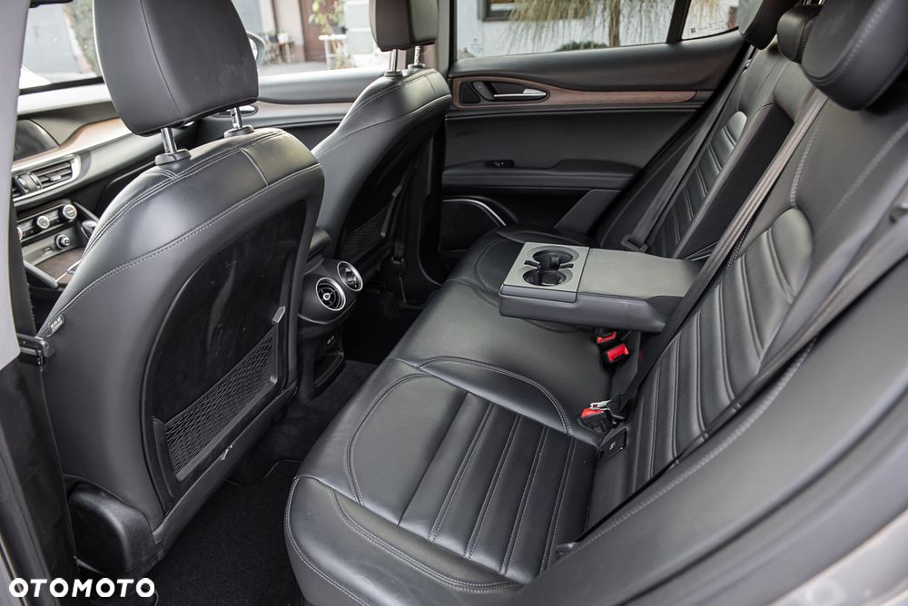 Alfa Romeo Stelvio 2.0 Turbo 16V AT8-Q4 Executive - 19